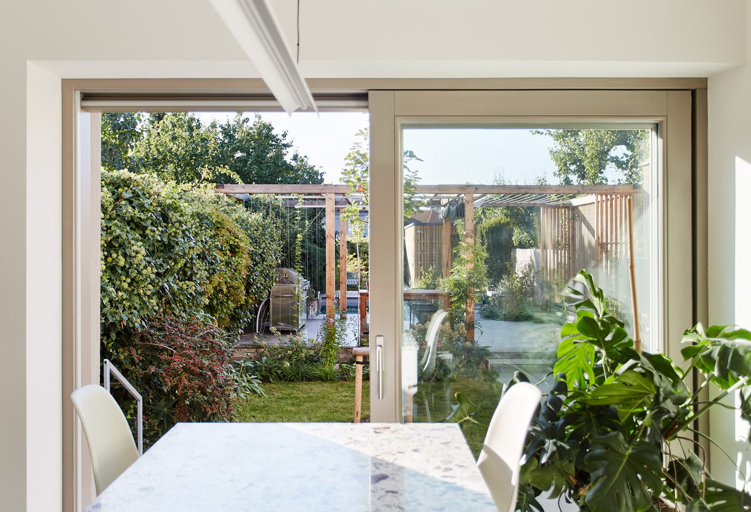 propojení domu s malou zahradou